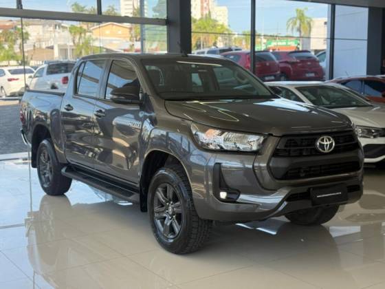 TOYOTA HILUX 2.8 D-4D TURBO DIESEL CD SR 4X4 AUTOMÁTICO